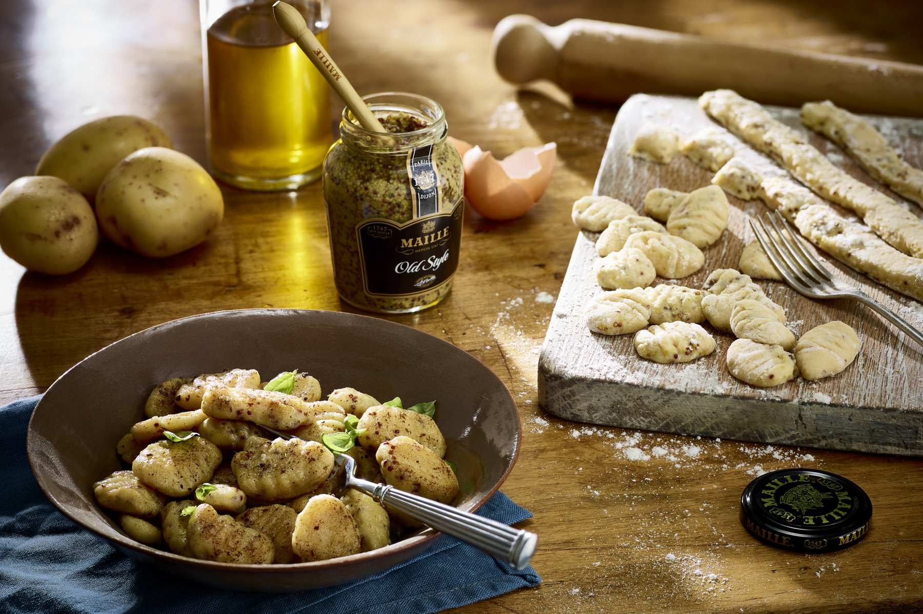 キッチンのヒント種入りマスタード