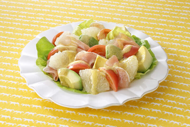 マイユレシピ シンプルドレッシングで作るアボカドと生ハムのフルーティーサラダ