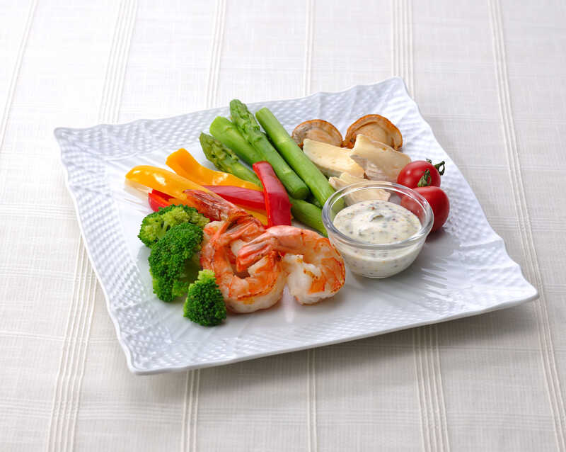 マイユレシピ ヨーグルトマスタードディップで食べる　魚介とカラフル野菜